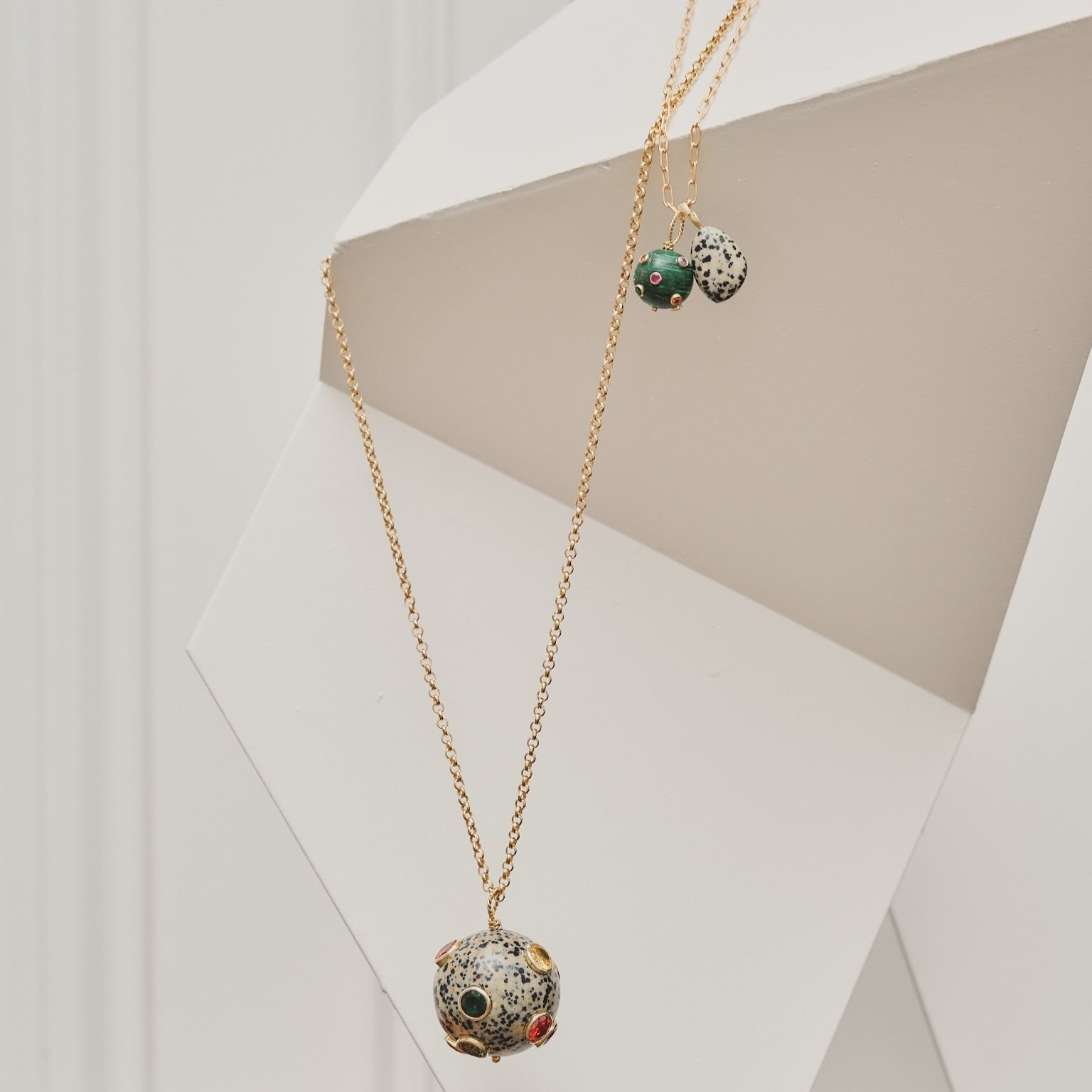 GREEN STONE BALL PENDANT 15MM