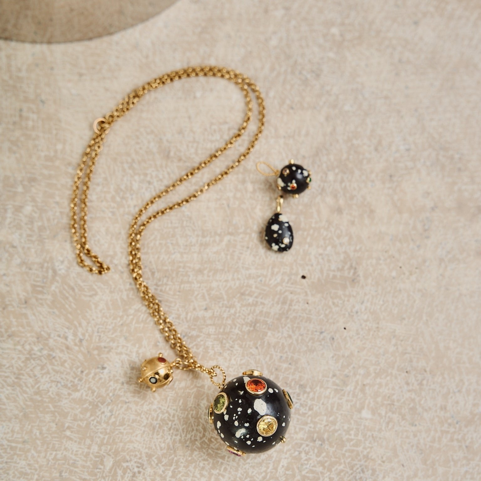 BLACK STONE BALL PENDANT 15MM