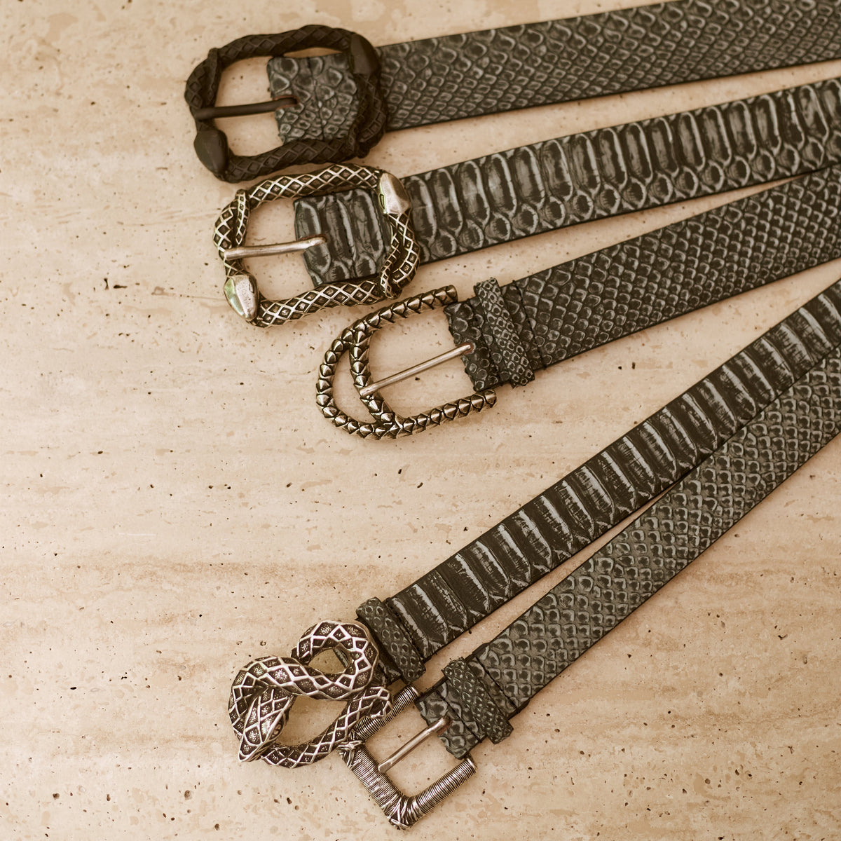 CINTURÓN GRIS STONE BÁSICA PLATA 4CM