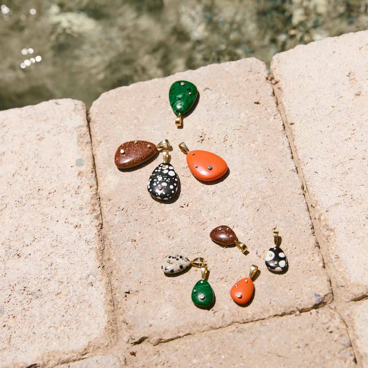 ORANGE OVAL PENDANT 30MM